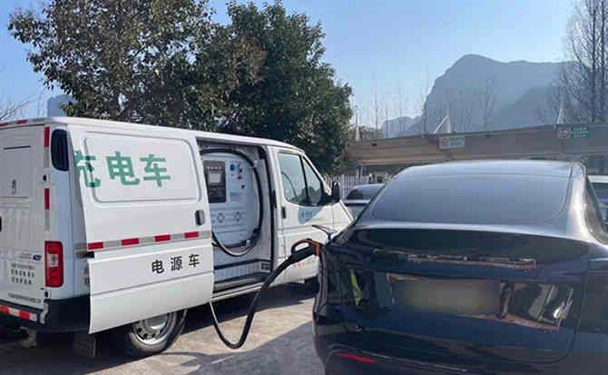 大名汽车搭电